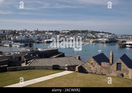 Blick vom Castle Cornet of St Peter Port, Channel Islands, UK der Hafen von St Peter Port, Guernsey, Teil der Kanalinseln, Großbritannien Stockfoto