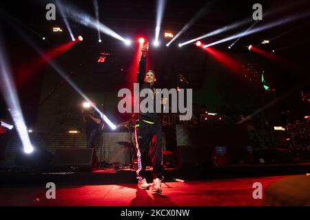 Die argentinische Sängerin und Songwriterin Elian Valenzuela, professionell bekannt als L-Gante Keloke, tritt während einer Show in Buenos Aires, Argentinien, am 29. November 2021 auf. (Foto von Matías Baglietto/NurPhoto) Stockfoto