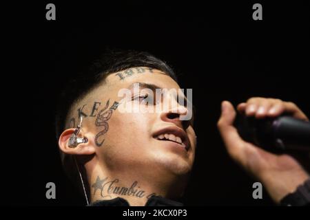 Die argentinische Sängerin und Songwriterin Elian Valenzuela, professionell bekannt als L-Gante Keloke, tritt während einer Show in Buenos Aires, Argentinien, am 29. November 2021 auf. (Foto von Matías Baglietto/NurPhoto) Stockfoto