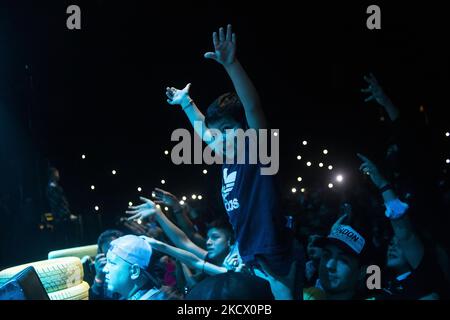 Die argentinische Sängerin und Songwriterin Elian Valenzuela, professionell bekannt als L-Gante Keloke, tritt während einer Show in Buenos Aires, Argentinien, am 29. November 2021 auf. (Foto von Matías Baglietto/NurPhoto) Stockfoto