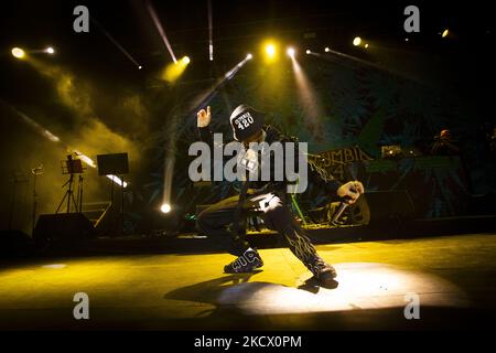 Die argentinische Sängerin und Songwriterin Elian Valenzuela, professionell bekannt als L-Gante Keloke, tritt während einer Show in Buenos Aires, Argentinien, am 29. November 2021 auf. (Foto von Matías Baglietto/NurPhoto) Stockfoto