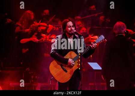 MAILAND, ITALIEN - 30. NOVEMBER: Francesco Sarcina von Le Vibrazioni spielt am 23. November 2021 live im Alcatraz in Mailand, Italien. (Foto von Roberto Finizio/NurPhoto) Stockfoto