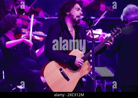 MAILAND, ITALIEN - 30. NOVEMBER: Francesco Sarcina von Le Vibrazioni spielt am 23. November 2021 live im Alcatraz in Mailand, Italien. (Foto von Roberto Finizio/NurPhoto) Stockfoto