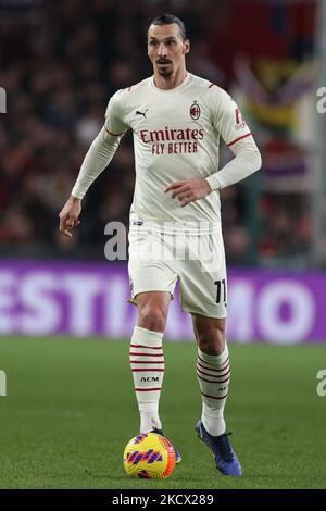 Zlatan Ibrahimovic (AC Mailand) in Aktion während des spiels der italienischen Fußballserie A Genua CFC gegen AC Mailand am 01. Dezember 2021 im Luigi Ferraris Stadion in Genua, Italien (Foto: Francesco Scaccianoce/LiveMedia/NurPhoto) Stockfoto