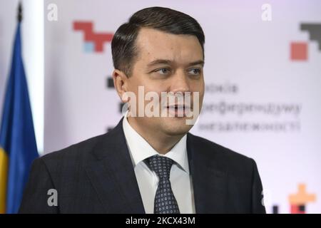 Der ehemalige Vorsitzende des ukrainischen parlaments Werchowna Rada Dmytro Razumkov während des Kiew-Sicherheitsforums am 1. Dezember 2021 in Kiew, Ukraine (Foto: Maxym Marusenko/NurPhoto) Stockfoto