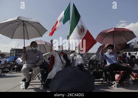 Unterstützer von Andrés Manuel López Obrador, Präsident von Mexiko, vor seiner Botschaft an mehr als 200.000 Menschen anlässlich seines dritten Amtsjahres. (Foto von Gerardo Vieyra/NurPhoto) Stockfoto