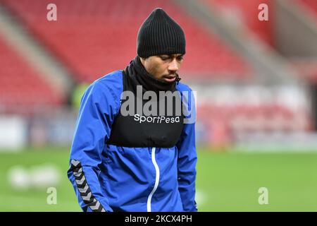 Raphaël Diarra von Oldham Athletic während des EFL-Trophy-Spiels zwischen Sunderland und Oldham Athletic am Mittwoch, den 1.. Dezember 2021 im Stadion of Light, Sunderland. (Foto von Eddie Garvey/MI News/NurPhoto) Stockfoto