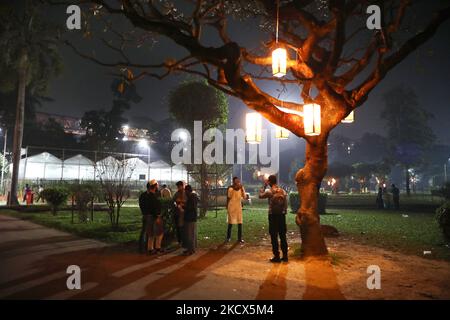 Am 02. Dezember 2021 besuchen Menschen die Dhaka University während ihrer hundertjährigen Feierlichkeiten in Dhaka, Bangladesch. (Foto von Syed Mahamudur Rahman/NurPhoto) Stockfoto