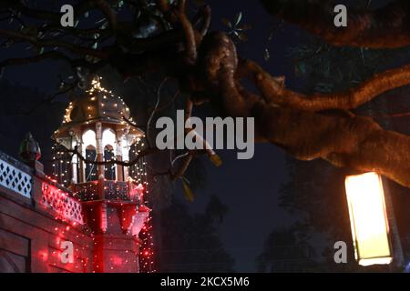 Am 02. Dezember 2021 besuchen Menschen die Dhaka University während ihrer hundertjährigen Feierlichkeiten in Dhaka, Bangladesch. (Foto von Syed Mahamudur Rahman/NurPhoto) Stockfoto