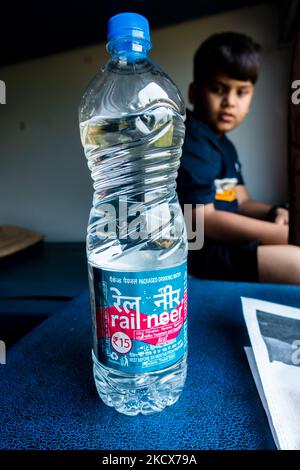 Juli 4. 2022 Haridwar Indien. Rail Neer abgepackte Trinkwasserflasche von Indian Railways angeboten. Stockfoto