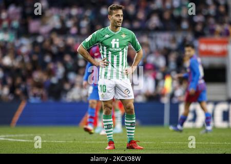 10 Sergio Canales von Real Betis Balompie während des La Liga Santander-Spiels zwischen dem FC Barcelona und Real Betis Balompie im Camp Nou Stadium am 04. Dezember 2021 in Barcelona, Spanien. (Foto von Xavier Bonilla/NurPhoto) Stockfoto