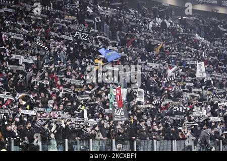 Juventus-Fans jubeln während des Fußballspiels der Serie A n.16 JUVENTUS - GENUA am 05. Dezember 2021 im Allianz-Stadion in Turin, Piemont, Italien, an. (Foto von Matteo Bottanelli/NurPhoto) Stockfoto