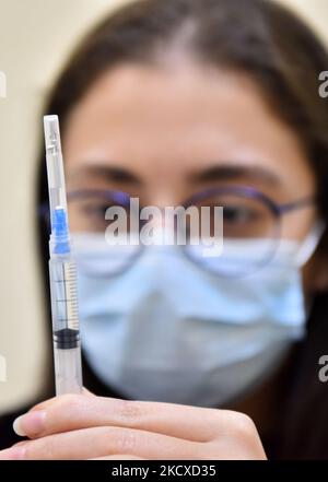 Coronavirus-Impfung für Studenten ab 12 Jahren in Beirut, Libanon, am 6. Dezember 2021. (Foto von Fadel Itani/NurPhoto) Stockfoto