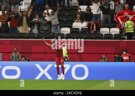 (11) AKRAM AFIF von Qatar feiert nach dem Tor beim FIFA Arab Cup Qatar 2021 Gruppe Ein Spiel zwischen Katar und dem Irak im Al Bayt Stadium am 06. Dezember 2021 in Al Khor, Katar. (Foto von Ayman Aref/NurPhoto) Stockfoto