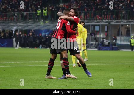 Sandro Tonali vom AC Mailand, Brahim Diaz vom AC Mailand feiert ein Tor während des UEFA Champions League-Spiels zwischen dem AC Mailand und dem FC Liverpool im Giuseppe Meazza-Stadion, am 07. Dezember 2021 in Mailand, Italien (Foto: Mairo Cinquetti/NurPhoto) Stockfoto