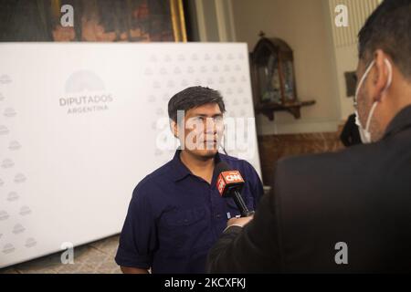 Der stellvertretende Abgeordnete Alejandro Vilca wird auf dem argentinischen Kongress vor dem Eid, vier Jahre lang auszuüben, in Buenos Aires, Argentinien, am 7. Dezember 2021 gesehen. (Foto von Matías Baglietto/NurPhoto) Stockfoto