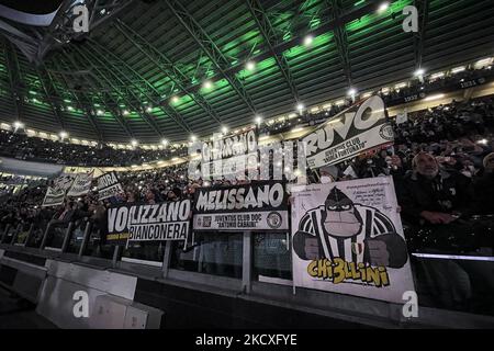Juventus-Fans jubeln während des Fußballspiels der Serie A n.14 JUVENTUS - ATALANTA am 27. November 2021 im Allianz-Stadion in Turin, Piemont, Italien, an. Endergebnis: Juventus-Atalanta 0-1. (Foto von Matteo Bottanelli/NurPhoto) Stockfoto