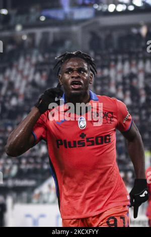 Atalanta-Stürmer Duvan Zapata (91) feiert sein Tor, das er beim Fußballspiel der Serie A, Nr. 14 JUVENTUS - ATALANTA, am 27. November 2021 im Allianz-Stadion in Turin, Piemont, Italien, auf den 0-1. Platz brachte. Endergebnis: Juventus-Atalanta 0-1. (Foto von Matteo Bottanelli/NurPhoto) Stockfoto