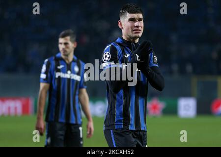 Rusland Malinovskyi (Atalanta Bergamasca Calcio) begrüßt die Fans während des UEFA Champions League Fußballspiels Atalanta BC gegen Villarreal am 09. Dezember 2021 im Gewiss Stadium in Bergamo, Italien (Foto: Francesco Scaccianoce/LiveMedia/NurPhoto) Stockfoto