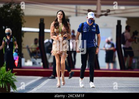 Nichola Latifi von Williams Racing kam vor dem Qualifying des letzten Rennens des Jahres in Yes Marina Circuit, Yes Island, Abu Dhabi, Unitre Arab Emirates, 11. Dezember 2021 ins Fahrerlager (Foto: Andrea Diodato/NurPhoto) Stockfoto