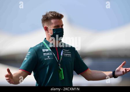 Niko Hulkemberg kam vor dem Qualifying des letzten Rennens des Jahres im Yes Marina Circuit, Yes Island, Abu Dhabi, Unitre Arab Emirates, 11. Dezember 2021 ins Fahrerlager (Foto: Andrea Diodato/NurPhoto) Stockfoto