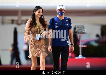 Nichola Latifi von Williams Racing kam vor dem Qualifying des letzten Rennens des Jahres in Yes Marina Circuit, Yes Island, Abu Dhabi, Unitre Arab Emirates, 11. Dezember 2021 ins Fahrerlager (Foto: Andrea Diodato/NurPhoto) Stockfoto