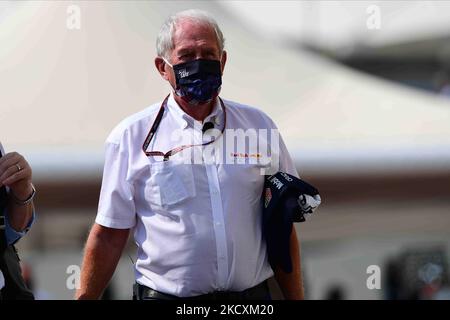 Helmut Marko von RedBull Racing kam vor dem Qualifying des letzten Rennens des Jahres im Yes Marina Circuit, Yes Island, Abu Dhabi, Unitre Arab Emirates, 11. Dezember 2021 ins Fahrerlager (Foto: Andrea Diodato/NurPhoto) Stockfoto