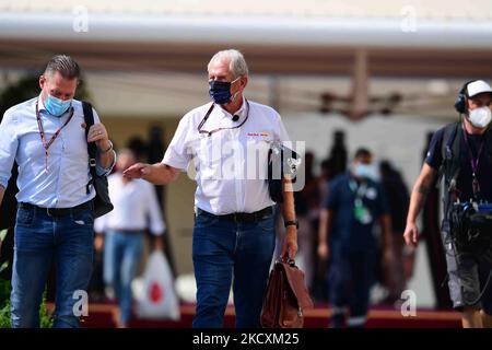 Helmut Marko von RedBull Racing kam vor dem Qualifying des letzten Rennens des Jahres im Yes Marina Circuit, Yes Island, Abu Dhabi, Unitre Arab Emirates, 11. Dezember 2021 ins Fahrerlager (Foto: Andrea Diodato/NurPhoto) Stockfoto