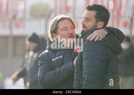 Giovanni Stroppa (Cheftrainer Monza) und Fabio Grosso (Cheftrainer Frosinone) während des italienischen Fußballspiel Serie B AC Monza gegen Frosinone Calcio am 11. Dezember 2021 im Stadio Brianteo in Monza (MB), Italien (Foto: Luca Rossini/LiveMedia/NurPhoto) Stockfoto