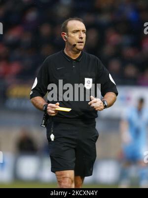 LONDON, Großbritannien, 11. DEZEMBER: Schiedsrichter: Carl Boyeson während der Sky Bet League Two zwischen Leyton Orient und Crawley Town an der Brisbane Road, London am 11.. Dezember 2021 (Foto by Action Foto Sport/NurPhoto) Stockfoto