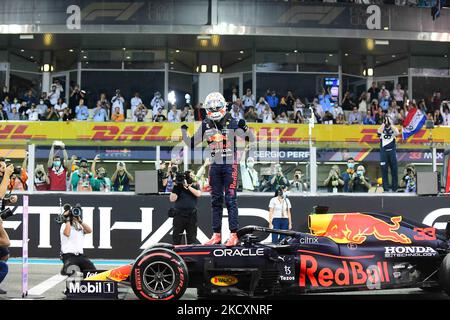 Max Verstappen von Red Bull Racing Honda gewinnt letztes Rennen und Weltmeister 2021 in Yes Marina Circuit, Yes Island, Abu Dhabi, Unitre Arab Emirates, 12. Dezember 2021 (Foto: Andrea Diodato/NurPhoto) Stockfoto