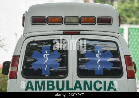 Ein Krankenwagen in der Nähe der alten Maya-Stadt Uxmal gesehen. Am Donnerstag, den 02. Dezember 2021, in Uxmal, Yucatan, Mexiko. (Foto von Artur Widak/NurPhoto) Stockfoto