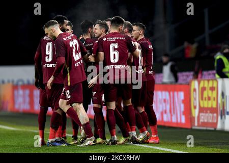 Spieler des CFR Cluj feiern nach ihrem ersten Tor in Rumänien Liga1: CFR Cluj 1-0 CS Mioveni bestritten im Stadion Dr. Constantin Radulescu, Cluj-Napoca, 12. Dezember 2021 (Foto: Flaviu Buboi/NurPhoto) Stockfoto