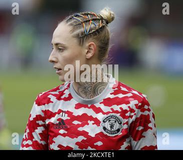 Leah Galton von Manchester United Women trägt Haarbänder zur Unterstützung der Kampagne Stonewall UK, Rainbow Laces während der Barclays FA Woman Super League zwischen Brighton und Hove Albion und Manchester United am 12.. Dezember 2021 im People's Pension Stadium, Crawly (Foto by Action Foto Sport/NurPhoto) Stockfoto