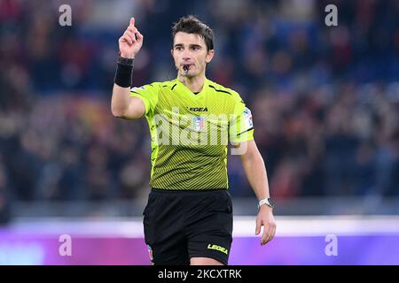 Alessandro Prontera Schiedsrichter der Spielgesten während des Serie A-Spiels zwischen AS Roma und Spezia Calcio im Stadio Olimpico, Rom, Italien am 13. Dezember 2021. (Foto von Giuseppe Maffia/NurPhoto) Stockfoto