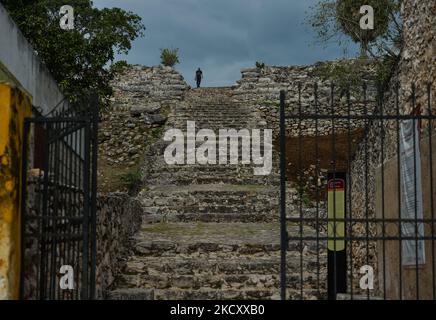 Eingang und Treppe zur Kinich Kak Moo Pyramide in Izamal. Am Freitag, den 03. Dezember 2021, in Izamal, Yucatan, Mexiko. (Foto von Artur Widak/NurPhoto) Stockfoto