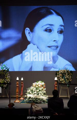 Gesamtansicht der Trauerkapelle von Veronica Forque im Teatro Español, am 15. Dezember 2021 in Madrid, Spanien (Foto von Oscar Gonzalez/NurPhoto) Stockfoto
