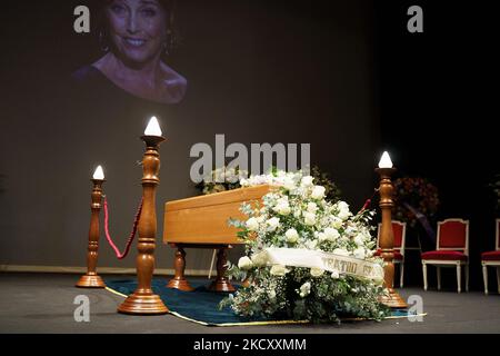 Gesamtansicht der Trauerkapelle von Veronica Forque am 15. Dezember 2021 im Teatro Español in Madrid, Spanien. (Foto von Oscar Gonzalez/NurPhoto) Stockfoto