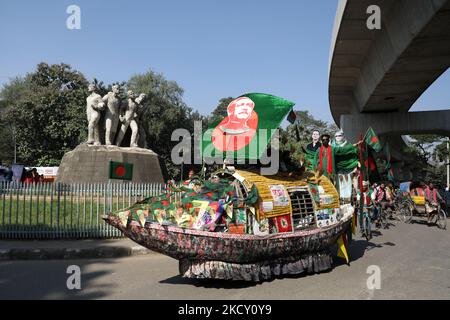 Am 16. Dezember 2021 feiern die Menschen in Dhaka, Bangladesch, den 50.. Jahrestag des Siegestages. (Foto von Syed Mahamudur Rahman/NurPhoto) Stockfoto