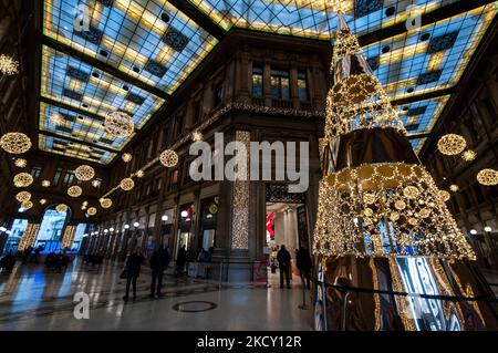 Shopping-Routen in Erwartung der Weihnachtszeit während der vierten Welle von Covid-19 in Rom, Italien, am 16. Dezember 2021. (Foto von Andrea Ronchini/NurPhoto) Stockfoto