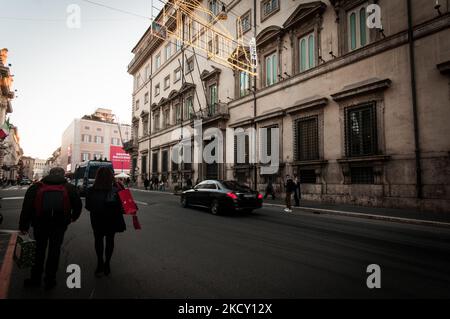 Shopping-Routen in Erwartung der Weihnachtszeit während der vierten Welle von Covid-19 in Rom, Italien, am 16. Dezember 2021. (Foto von Andrea Ronchini/NurPhoto) Stockfoto