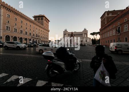 Shopping-Routen in Erwartung der Weihnachtszeit während der vierten Welle von Covid-19 in Rom, Italien, am 16. Dezember 2021. (Foto von Andrea Ronchini/NurPhoto) Stockfoto