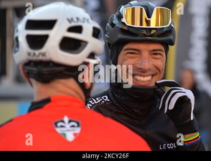 Alessando Ballan, ein ehemaliger italienischer Rennradprofi und UCI Road Race-Weltmeister von 2008, bereitet sich auf den Start des Granfondo VENEtoGO auf der Piazza Pierobon in Cittadella vor. Am Samstag, den 16. Oktober 2021, in Cittadella, Venetien, Italien. (Foto von Artur Widak/NurPhoto) Stockfoto