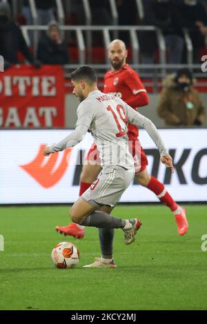 Giorgos Masouras #19 von Olympiakos während des Europa-League-Spiels zwischen dem belgischen Fußballteam Royal Antwerp FC und dem griechischen Fußballteam Olympiacos Piräus FC, in der Gruppe D der UEFA Europa League Gruppenphase. Bosuilstadion in Antwerpen, Belgien am 9. Dezember 2021 (Foto: Nicolas Economou/NurPhoto) Stockfoto