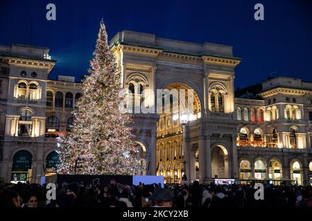 Die Einweihung des Weihnachtsbaums auf der Piazza Duomo am 06. Dezember 2021 in Mailand, Italien. (Foto von Alessandro Bremec/NurPhoto) Stockfoto