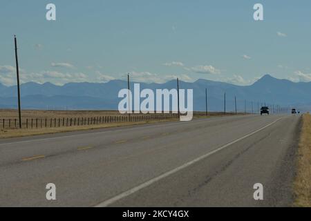 Allgemeiner Blick am südlichen Ende des Alberta Provincial Highway 22, offiziell bekannt als Cowboy Trail, einem 584 Kilometer langen Highway in der kanadischen Provinz Alberta. Am Freitag, den 01. Oktober 2021, in Lundbreck, Alberta, Kanada. (Foto von Artur Widak/NurPhoto) Stockfoto