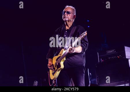 Mailand, Italien. 04.. November 2022. Reeves Gabrels von der englischen Rockband The Cure tritt live auf der Bühne des Mediolanum Forum in Mailand auf. Kredit: SOPA Images Limited/Alamy Live Nachrichten Stockfoto