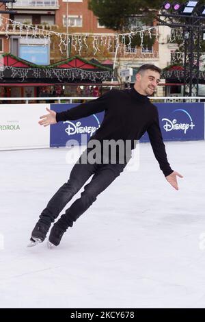 Der spanische Skater Javier Fernandez in Aktion während der Präsentation der Eisbahn auf der Plaza de Colon in Madrid, 19. Dezember 2021 Spanien (Foto von Oscar Gonzalez/NurPhoto) Stockfoto