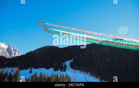 &#XA;Frecce Tricolore - Alta Badia Gran Risa beim alpinen Skirennen 2021 FIS Ski World Cup - Men&#39;s Riesenslalom am 19. Dezember 2021 im Gran Risa in Alta Badia, Italien (Foto by Sergio Bisi/LiveMedia/NurPhoto) Stockfoto