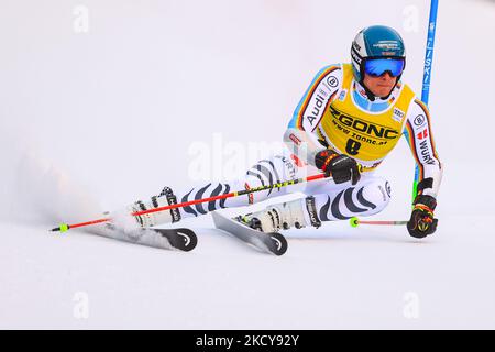 SKIFAHREN - AUDI FIS SKI WORLD CUP, GS MEN&#XA;ALTA BADIA, TRENTINO-SÜDTIROL, ITALIEN&#XA;2021-12-20 - Montag &#XA;Bild zeigt SCHMID Alexander (GER) den dritten Platz&#XA; Während des alpinen Skirennens 2021 FIS Ski World Cup - Men&#39;s Riesenslalom am 20. Dezember 2021 auf der Gran Risa in Alta Badia, Italien (Foto von Sergio Bisi/LiveMedia/NurPhoto) Stockfoto